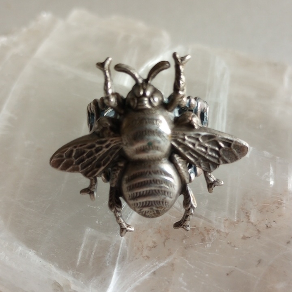 Vintage Whimsy Style Silver Bee Statement Ring - Picture 3 of 8